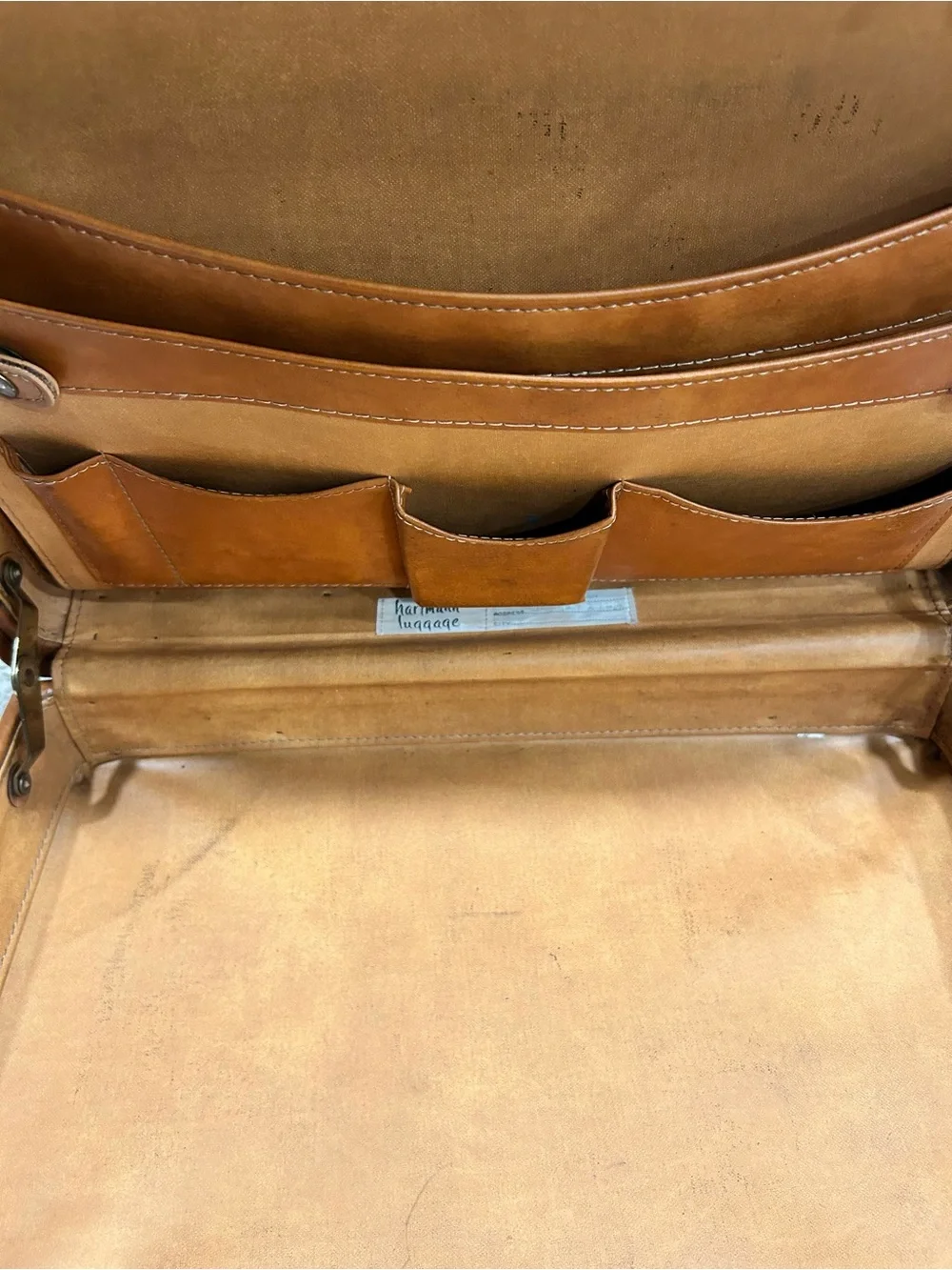 Men’s Hartman Tan Leather briefcase with padded handle.